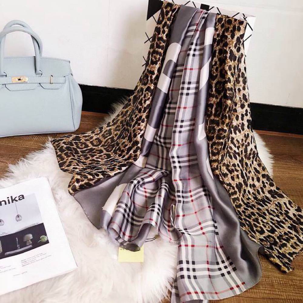 Bv*b*rry Scarf